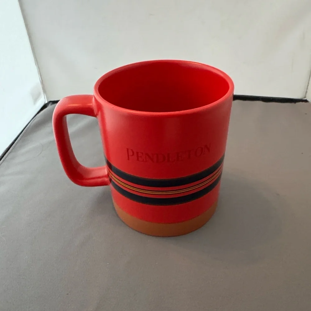Pendleton Red Mug with Terracotta Base‎